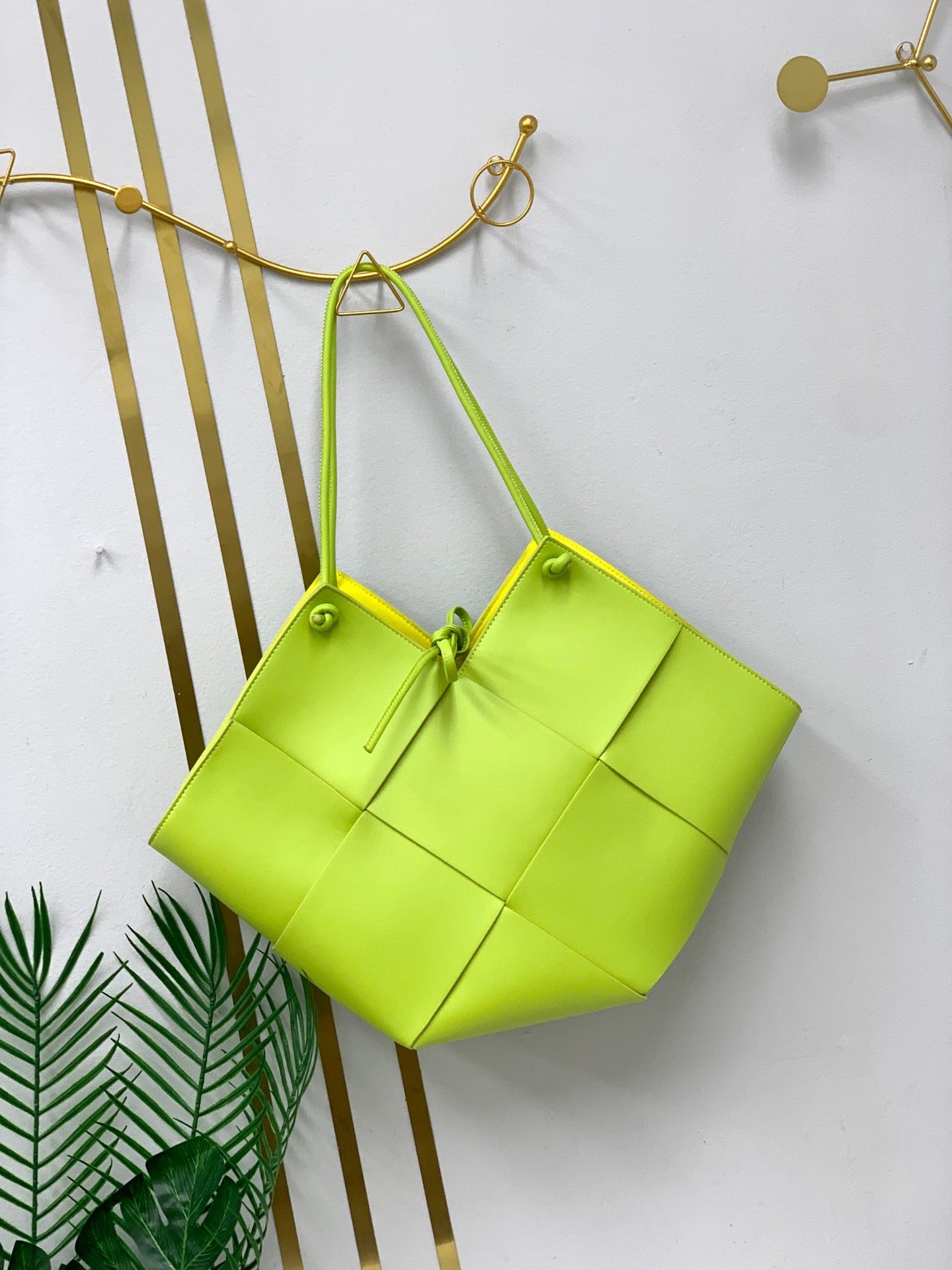 Trendy Genuine Leather Woven Bag Medium Size Daily Use Handbag Soft Material