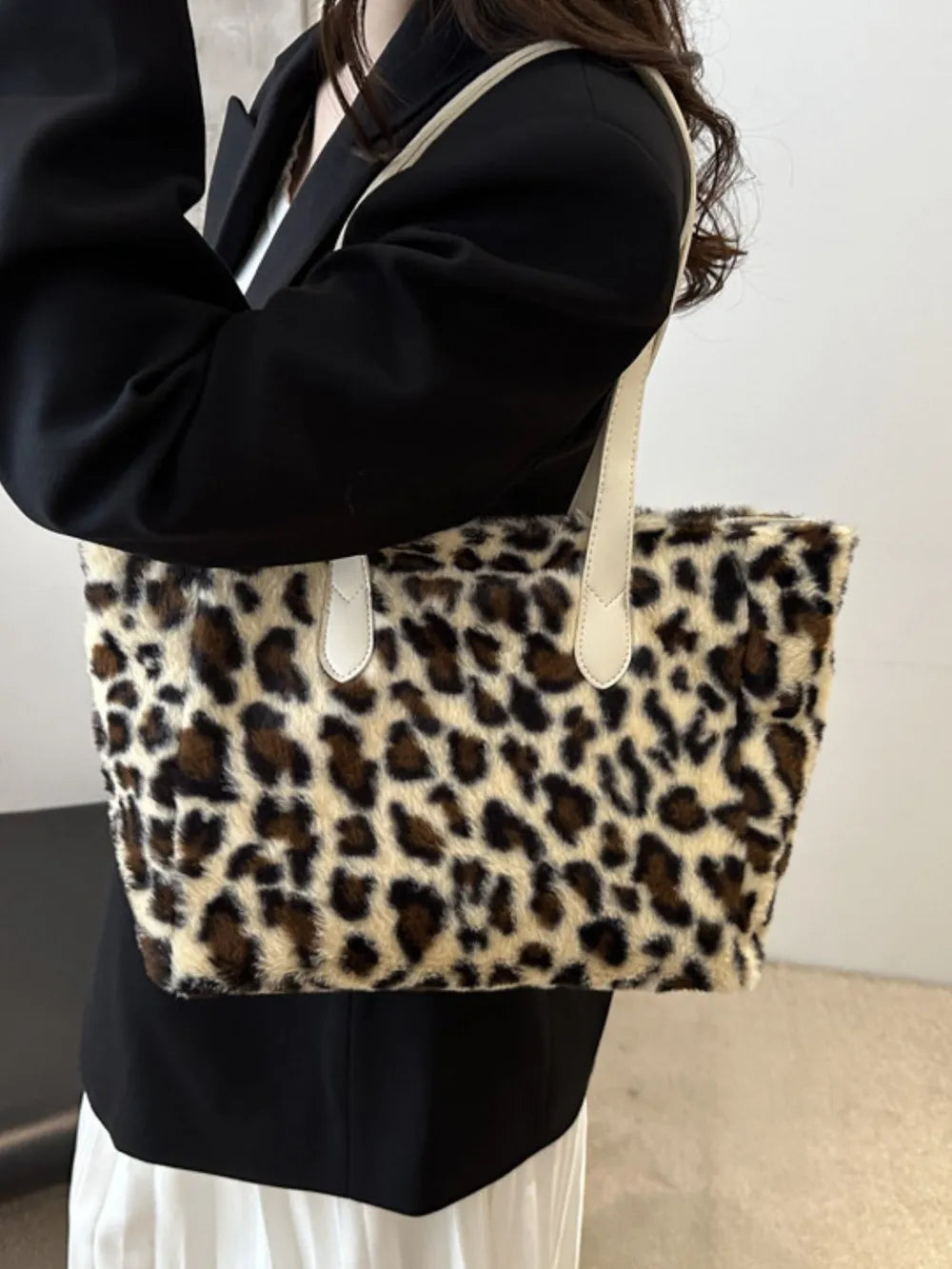 Leopard Print Plush Tote Bag Zippered Shoulder Spacious Polyester Fashionable Stylish