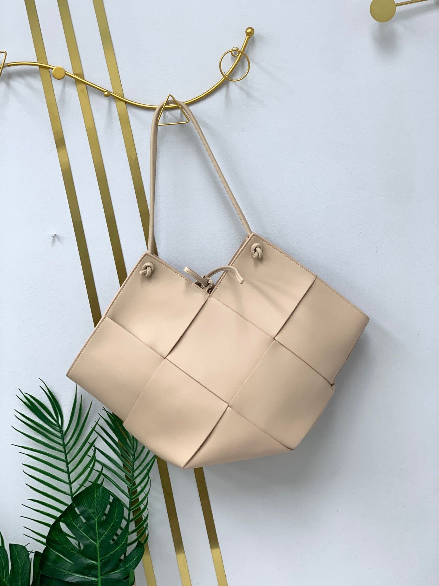 Trendy Genuine Leather Woven Bag Medium Size Daily Use Handbag Soft Material