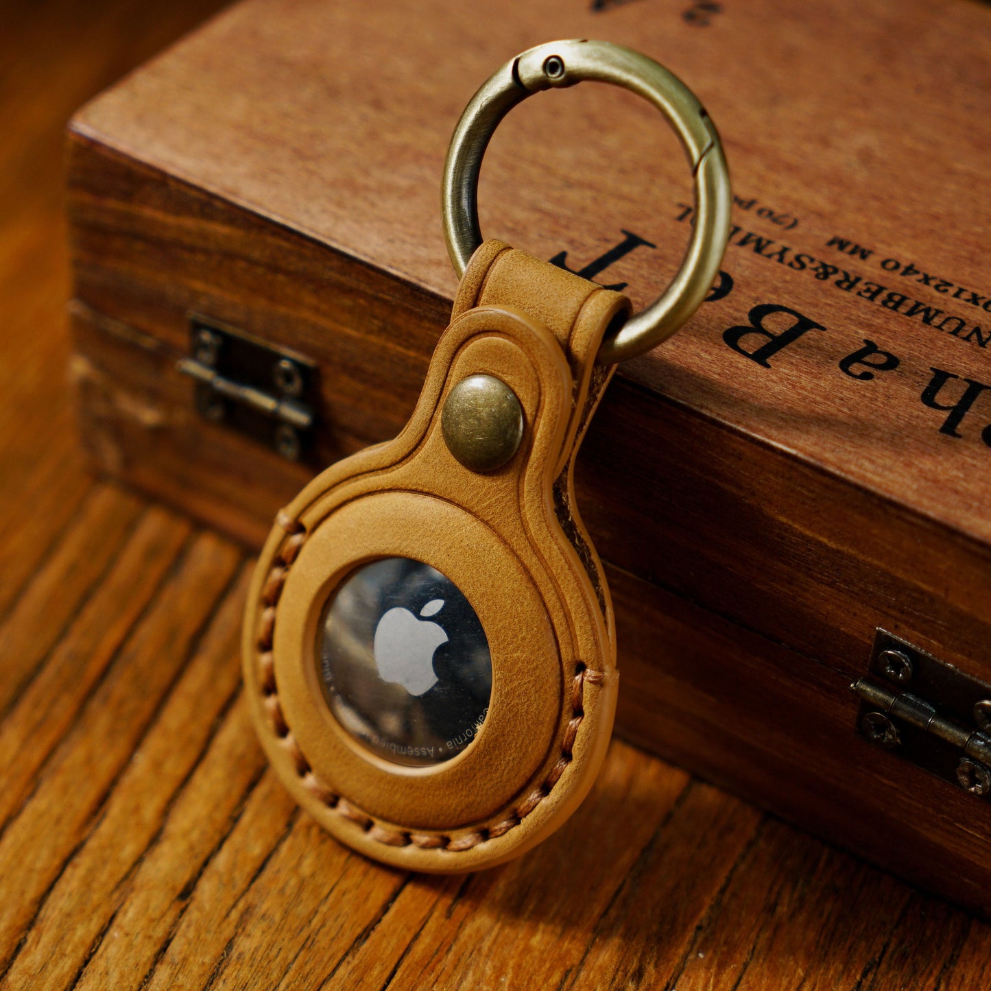 Top Layer Leather Keychain Protective Case for AirTag Cowhide Anti-Loss Holder