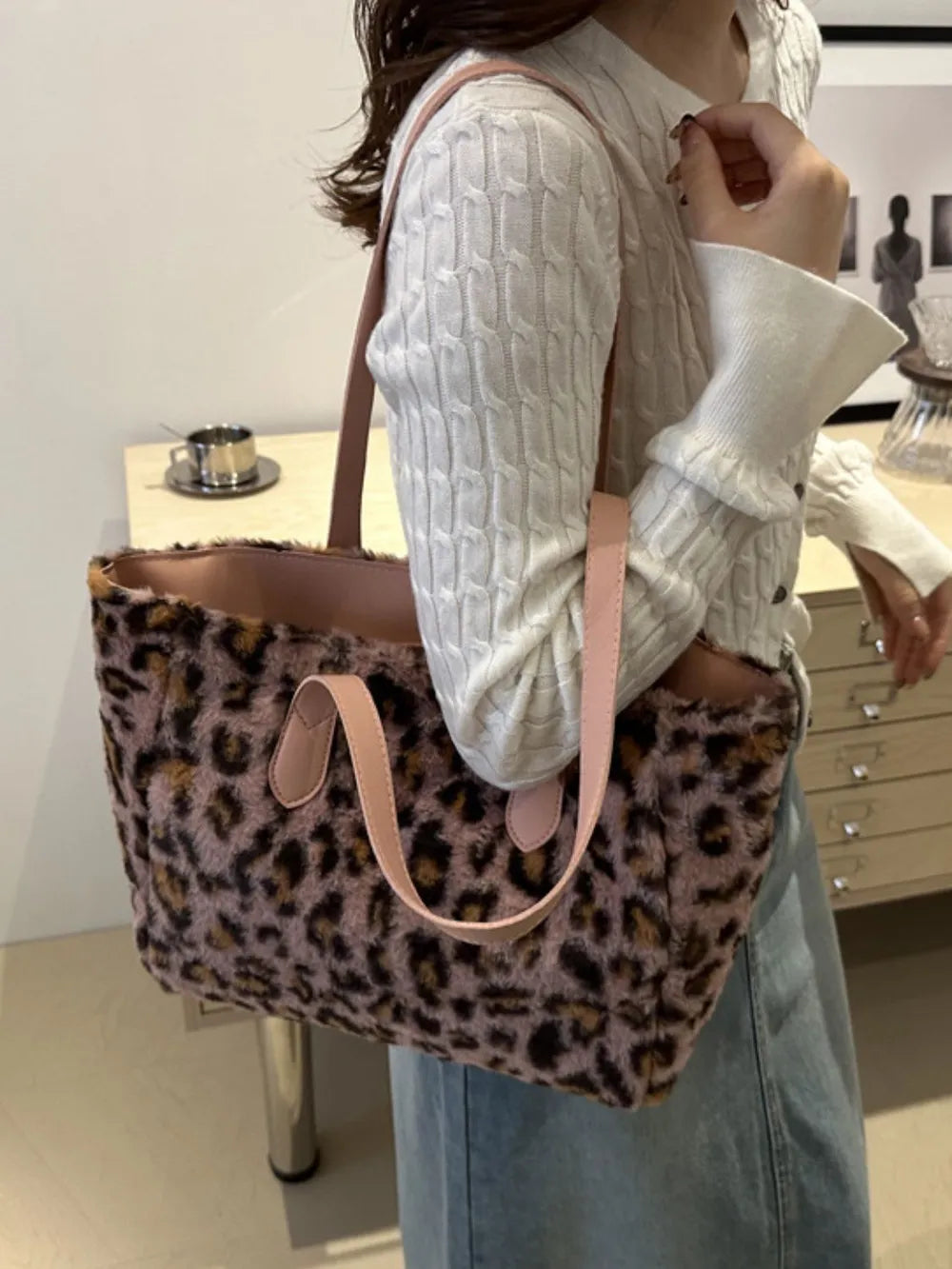 Leopard Print Plush Tote Bag Zippered Shoulder Spacious Polyester Fashionable Stylish