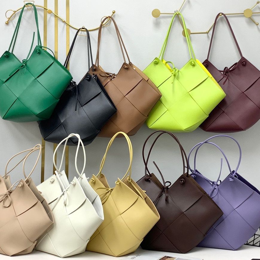 Trendy Genuine Leather Woven Bag Medium Size Daily Use Handbag Soft Material
