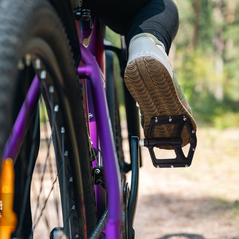 MG22 Mountain Bike Pedals Triple Bearing System Molybdenum Steel Durable Design