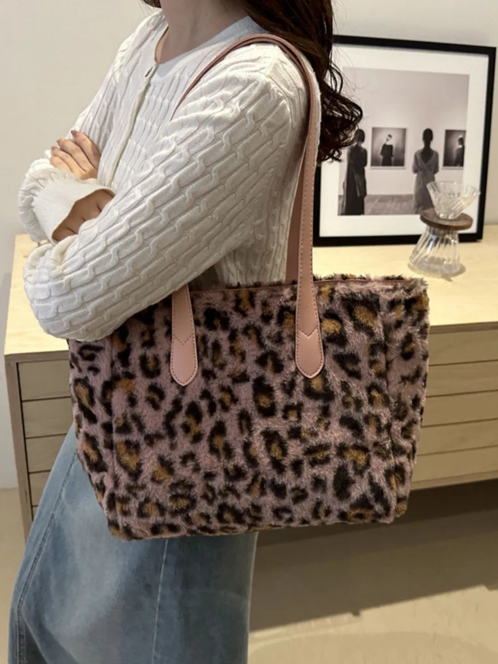 Leopard Print Plush Tote Bag Zippered Shoulder Spacious Polyester Fashionable Stylish