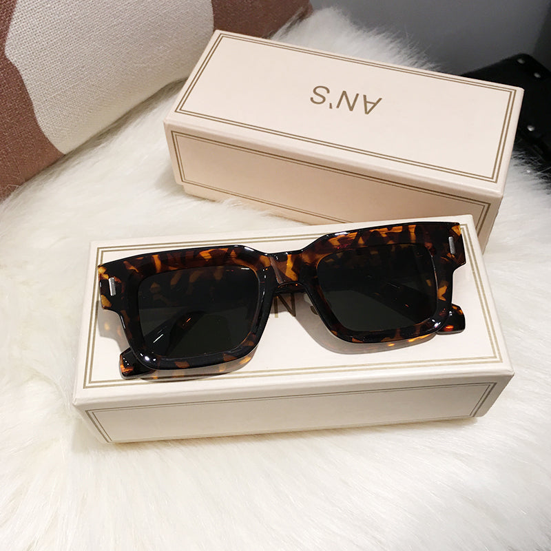 Rectangular Frame Sunglasses UV400 Protection Scratch Resistant Polarized Lens