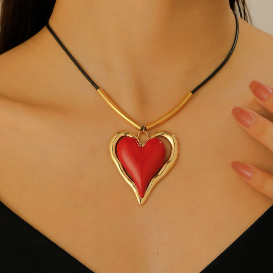 Women's Elegant Heart Pendant Necklace Sturdy Alloy Clavicle Chain Jewellery