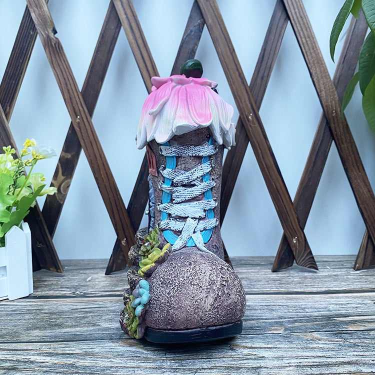 Solar Powered Resin Shoe House Lamp for Gardens Outdoor Decorative Lighting