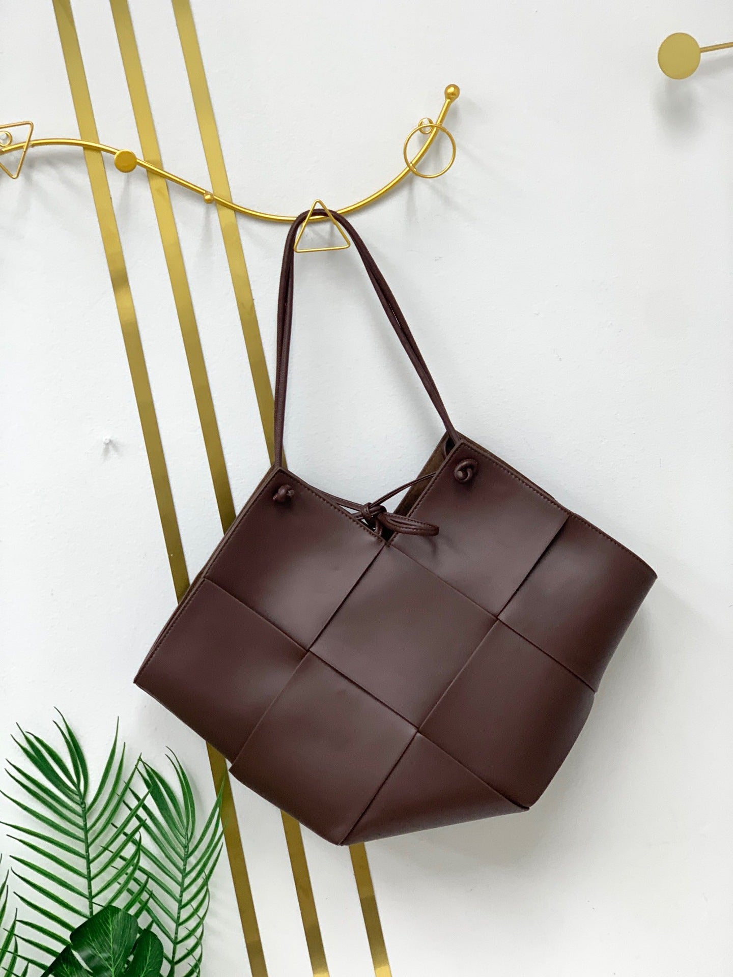Trendy Genuine Leather Woven Bag Medium Size Daily Use Handbag Soft Material