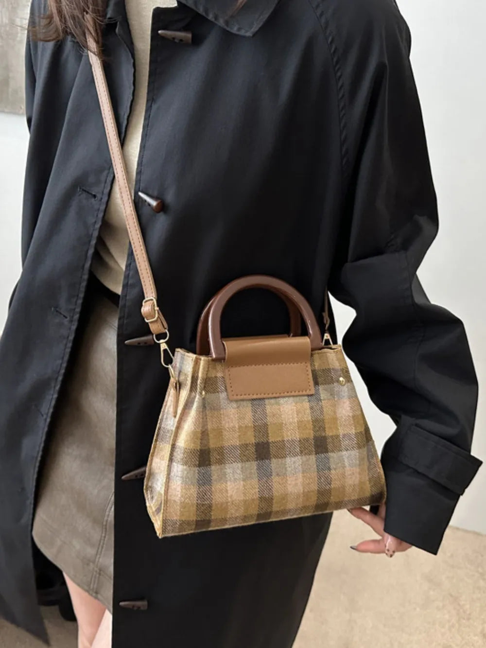 Trapezoid Crossbody Bag Polyester PU Adjustable Shoulder Strap Secure Zip Closure