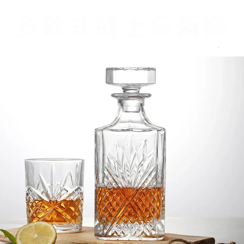 Luxury 750ML Lead-Free Crystal Glass Whiskey Decanter Essential Home Bar Item