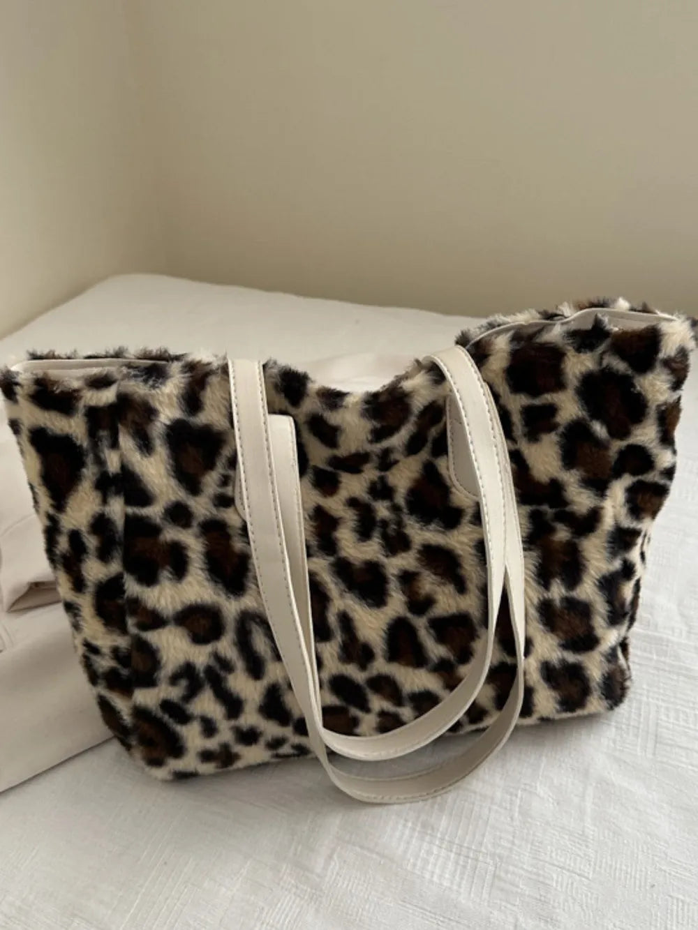 Leopard Print Plush Tote Bag Zippered Shoulder Spacious Polyester Fashionable Stylish