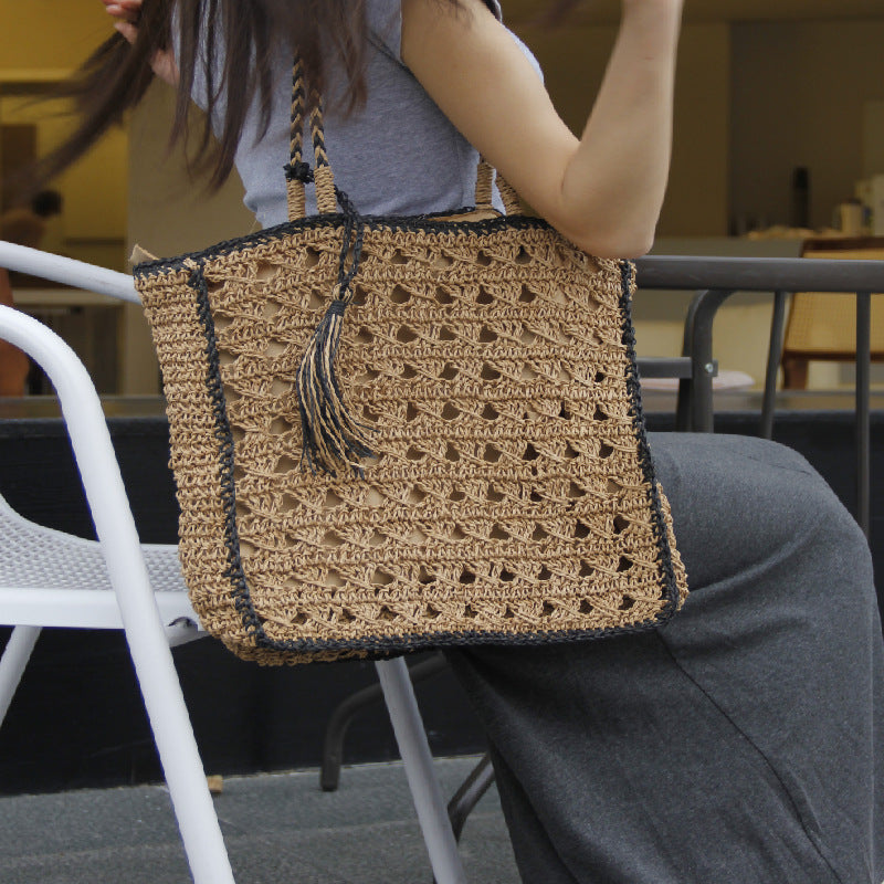 Handmade Grass Woven Shoulder Bag Tassel Detail Women Fashion Accessory Eco-Friendly