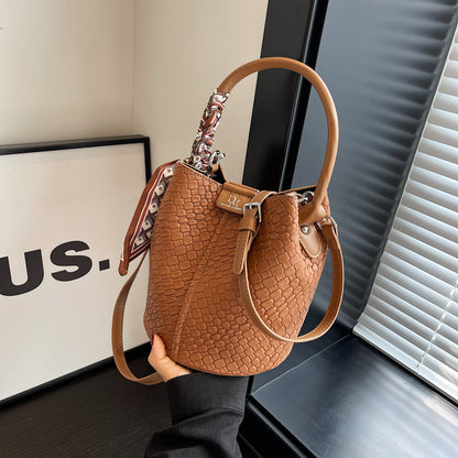 Medium Woven Bucket Shoulder Bag Durable PU Leather Stylish Storage Accessory
