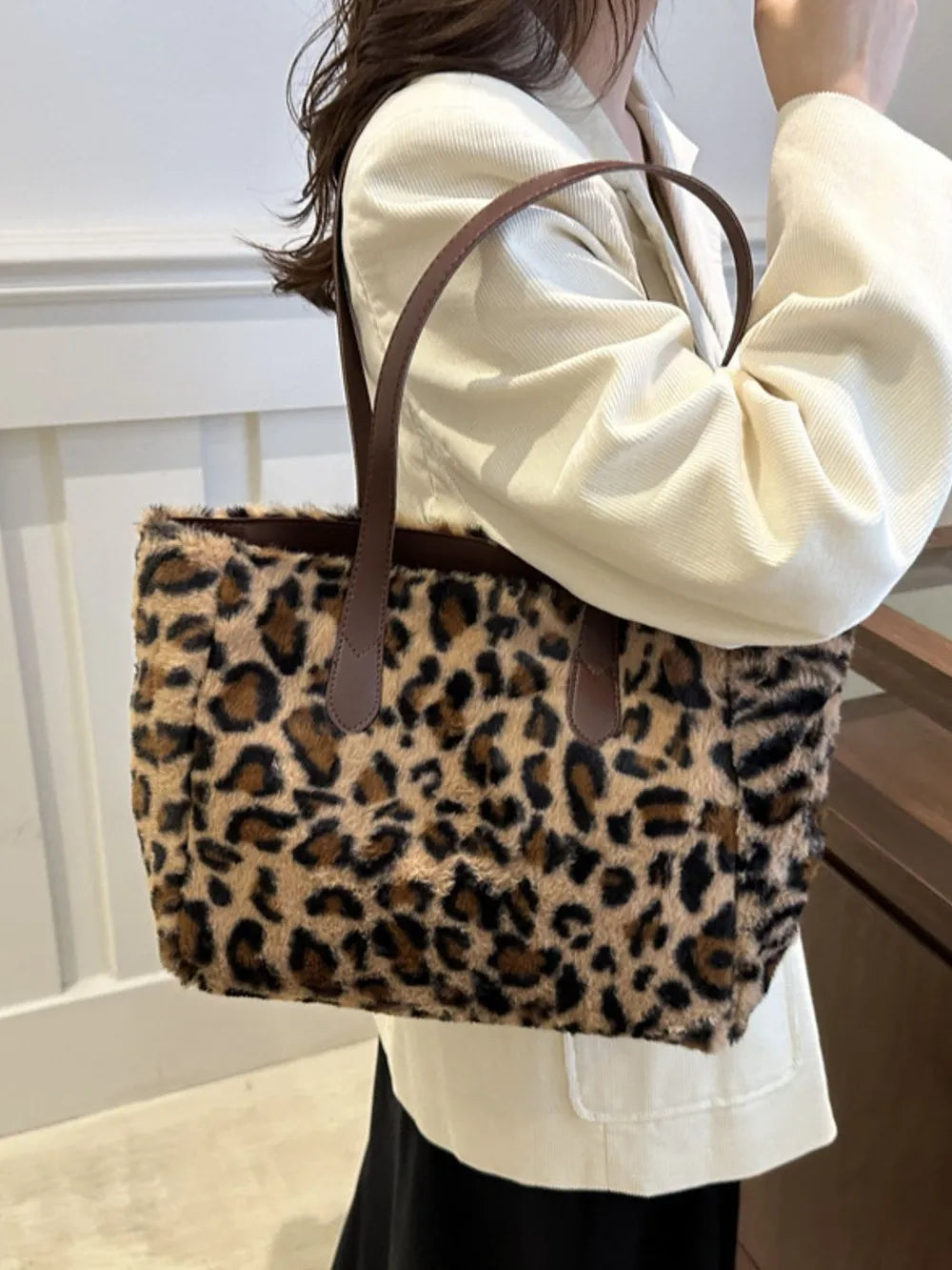 Leopard Print Plush Tote Bag Zippered Shoulder Spacious Polyester Fashionable Stylish