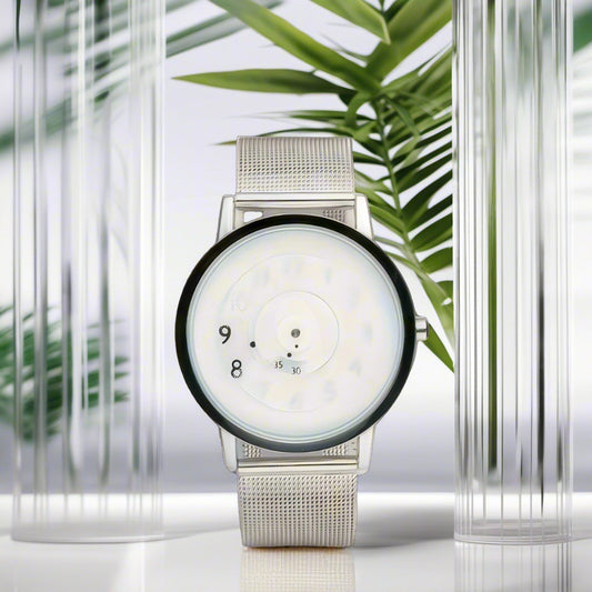 Stainless Steel Quartz Timepiece Mesh Dial 30M Water Resistance Adjustable Strap