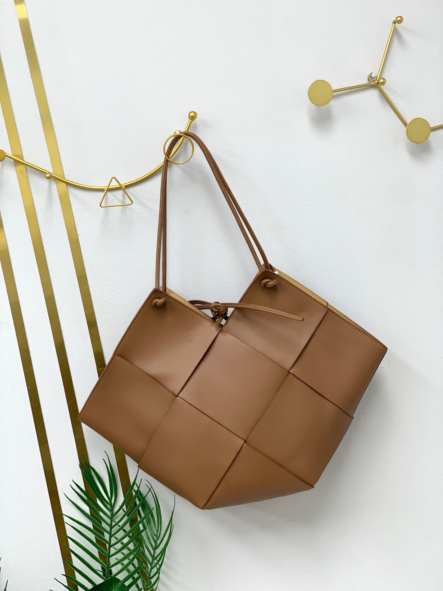Trendy Genuine Leather Woven Bag Medium Size Daily Use Handbag Soft Material