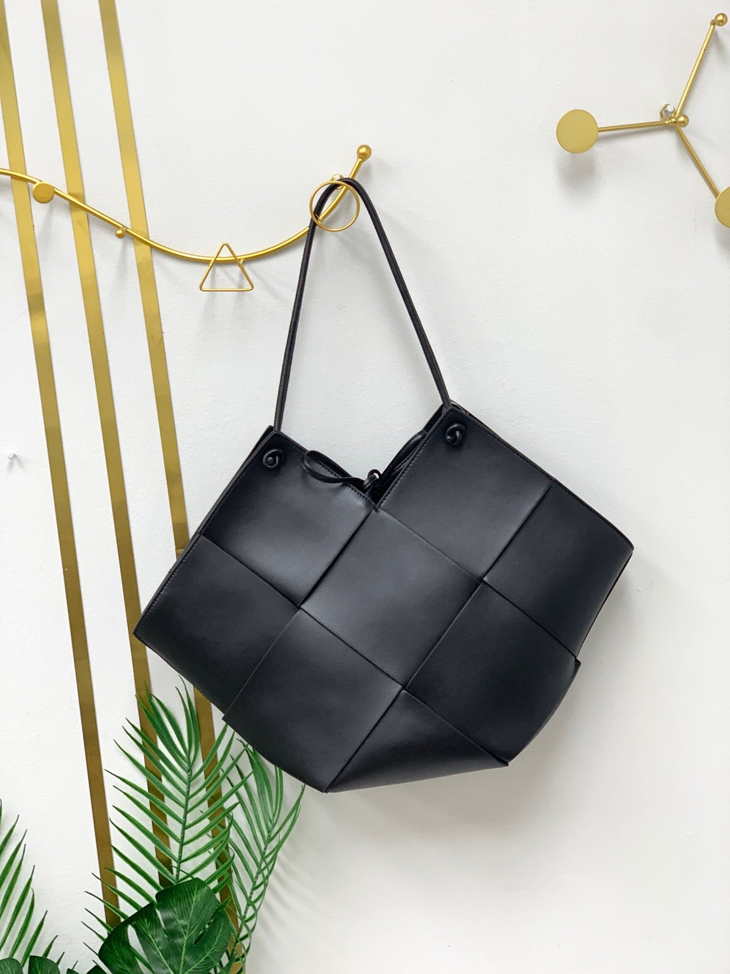 Trendy Genuine Leather Woven Bag Medium Size Daily Use Handbag Soft Material